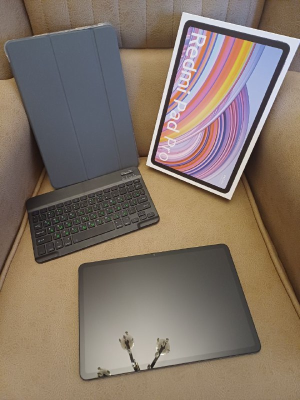 Xiaomi Redmi Pad Pro 8/256GB Wi-Fi, чехол, клавиатура