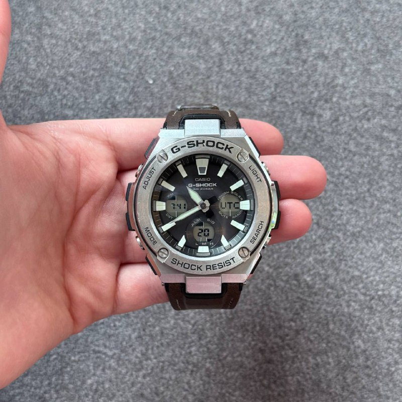 Часы G-SHOCK б.у оригинал, коричневые gst s130l
