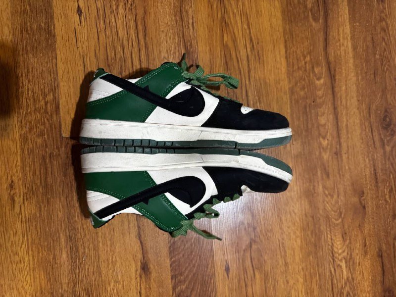 Черное платье, белый топ, дубленка, платья, куртка, комбинезон, кеды, портупея 8