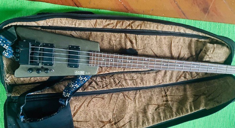 бас гитара Hohner B2A, синтезатор Korg Wavedrum, процессор tc electronic G System