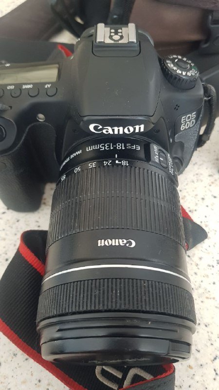 Профессиональная камера Canon EOS 60D, объектив, сумка, карта памяти