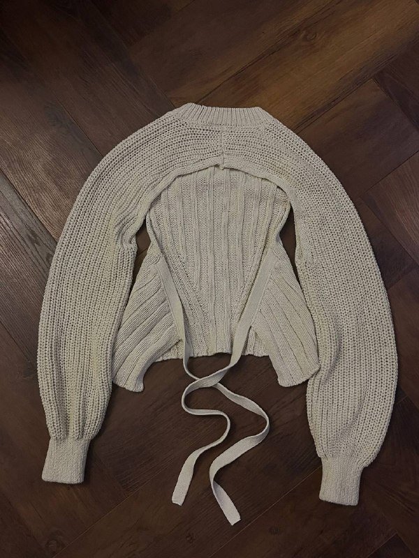 зипка Hollister, свитер винтажный, оверсайз куртка, свитер с открытой спиной, топ Thrasher, штаны Victoria’s Secret, джинсы Miss Sixty, винтажные джинсы, топ Morgan 8