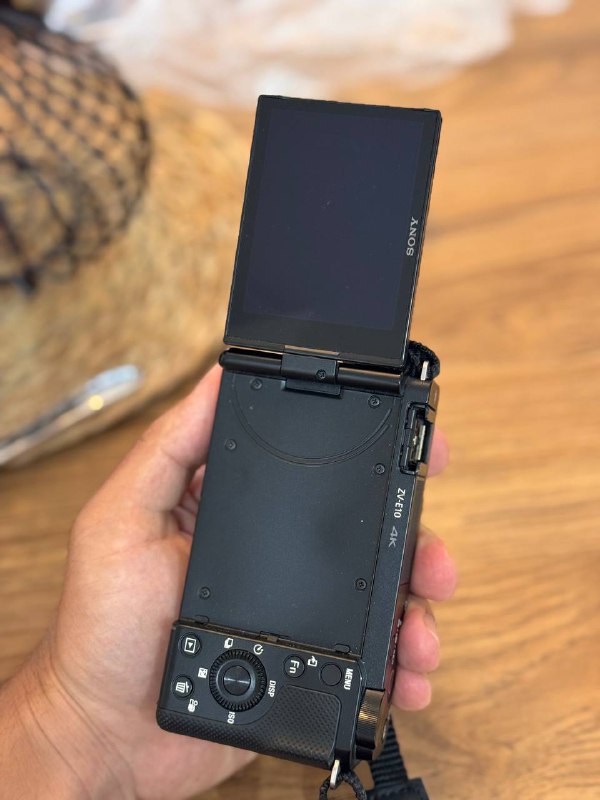 Sony ZV-E10 камера, объектив 16-50 OSS, карта памяти 128ГБ 6