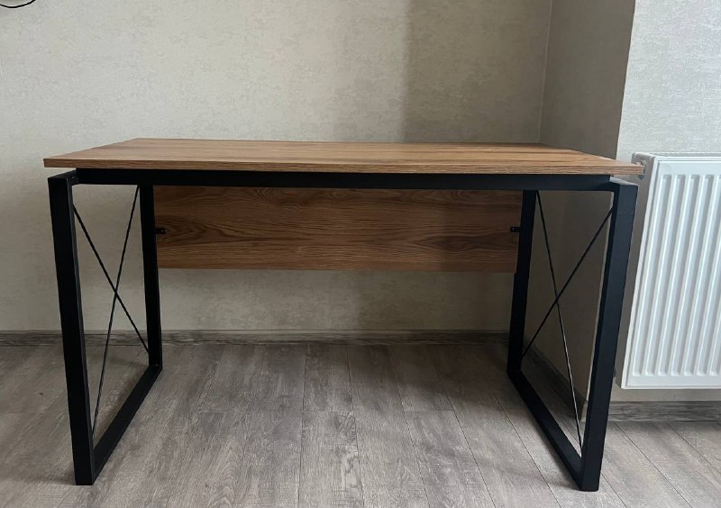 Стол деревянный с металлическими ножками 2