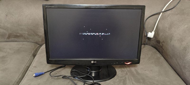 LG Flatron W2243S-PF телевизор