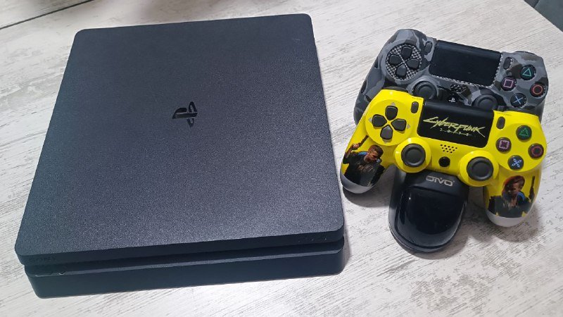 Playstation 4 500 GB, 2 джойстика, подставка для зарядки 3