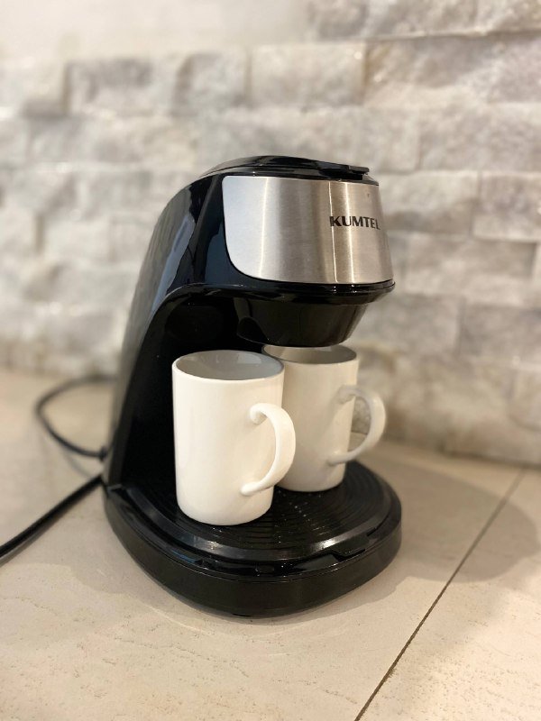 Кофеварка Kumtel с двумя кружками