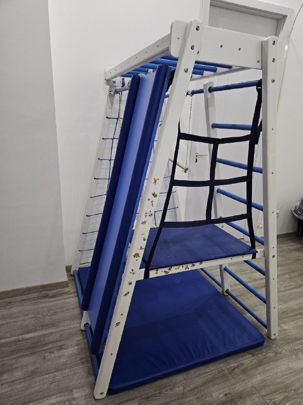 Деревянный спорткомплекс с горкой и качелями 4