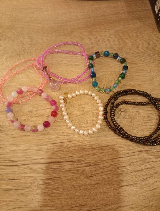 самодельные браслетики и ожерелья