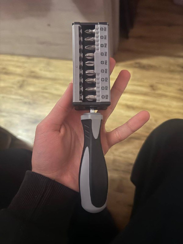 Фигурная отвертка с набором насадок