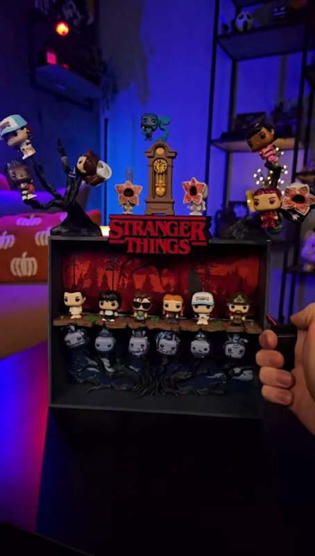 Витрина для коллекционных фигурок Stranger Things