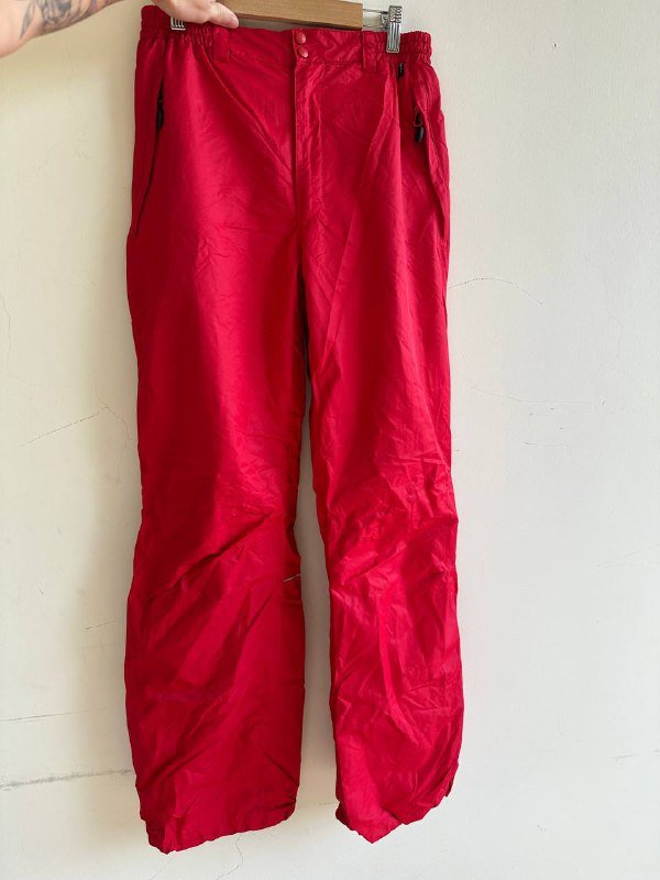 Женские лыжные штаны красного цвета