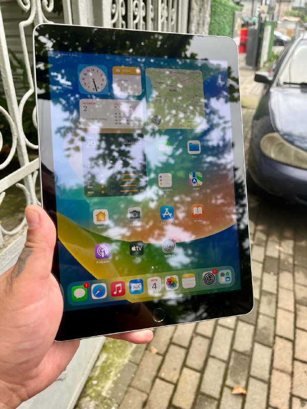 iPad 5th generation 32GB Gray