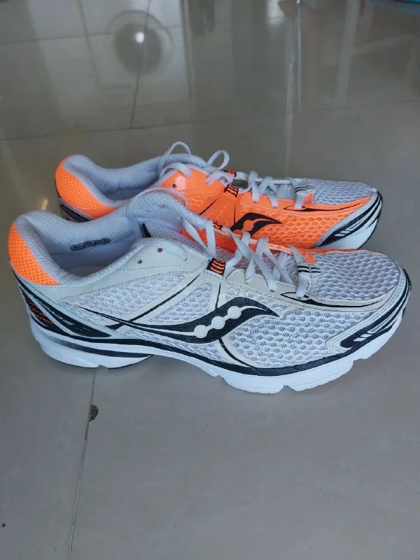Беговые кроссовки Saucony ProGrid Mirage 1