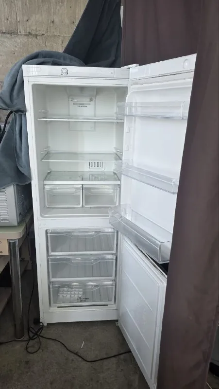 Холодильник Indesit