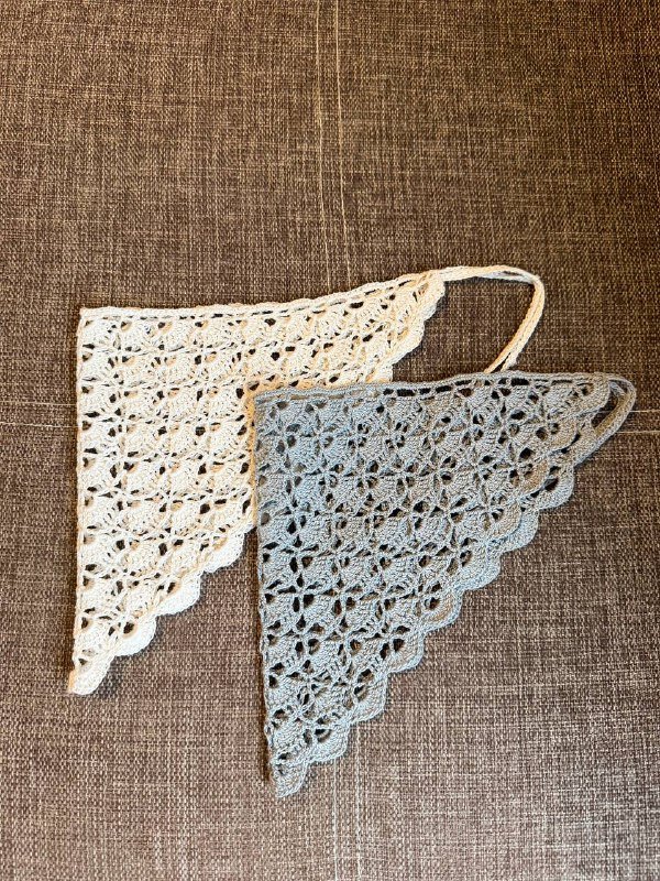 Косыночки, связанные крючком