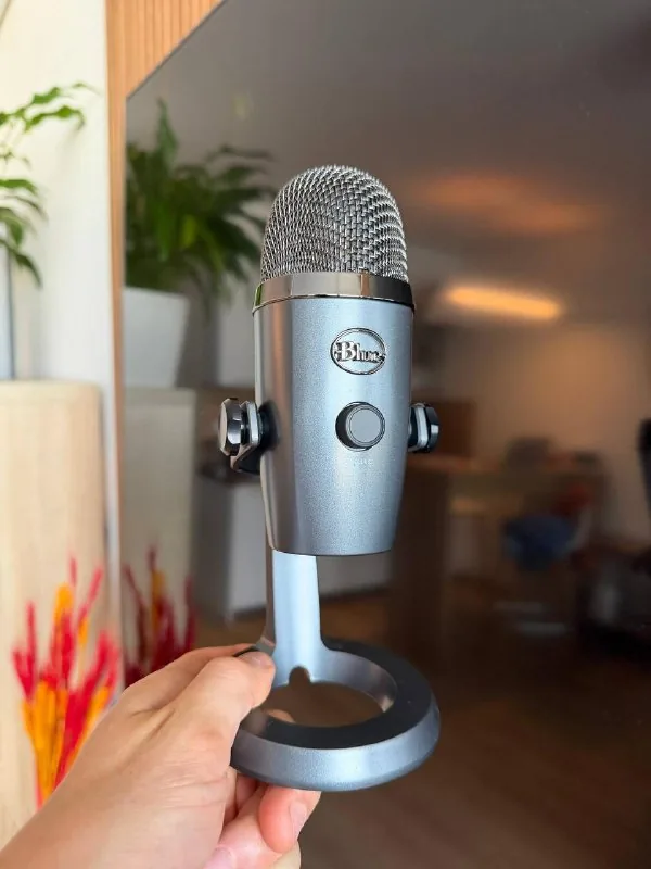 Blue Yeti Nano микрофон