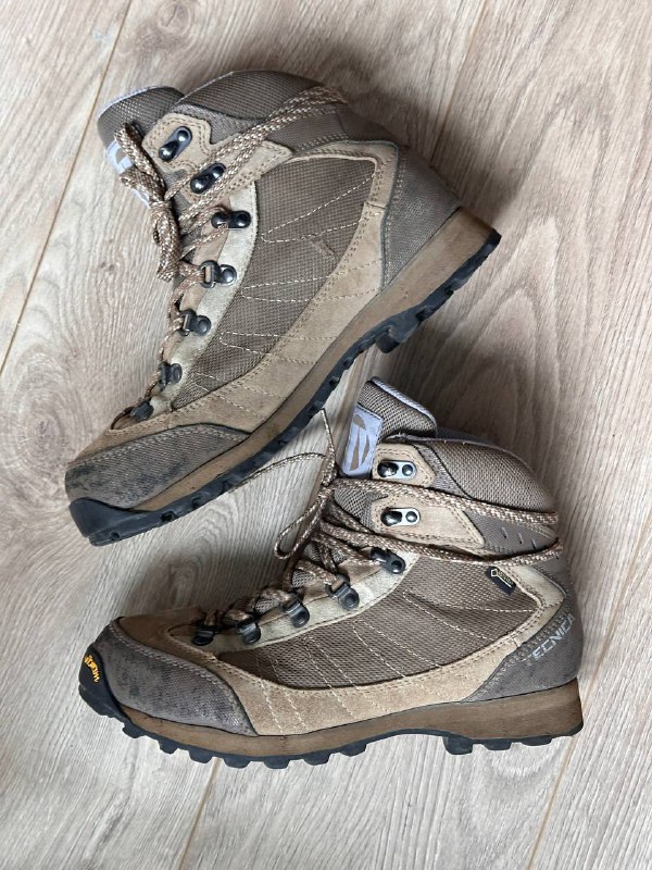 Ботинки треккинговые Technica Vibram