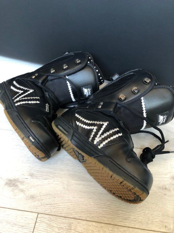 Ботинки мужские сноубордические Adidas 9.5 BOA, Ботинки женские сноубордические Vans 39 6