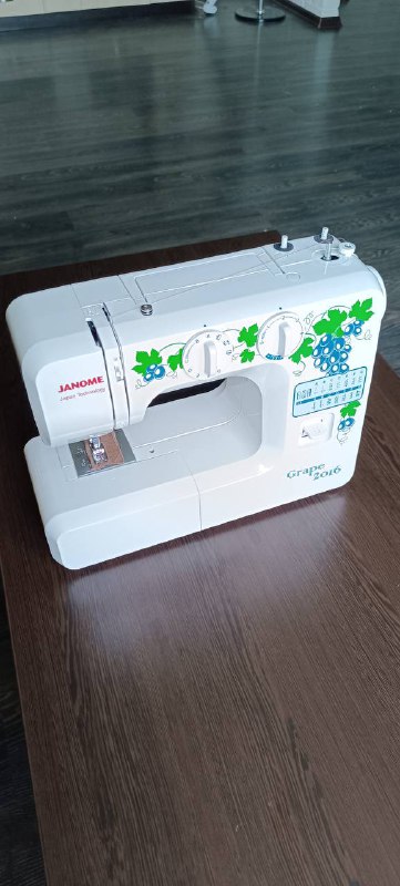 Швейная машина Janome 1