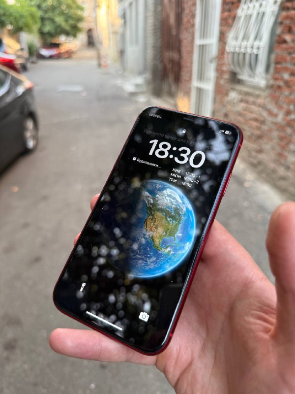 iPhone XR красного цвета
