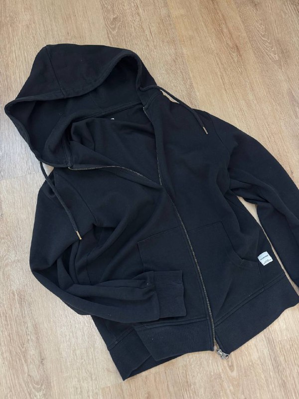 Зипка Jack&Jones, туфли черные, туфли бежевые, шорты Oysho, джинсы шоколадные, штаны бежевые