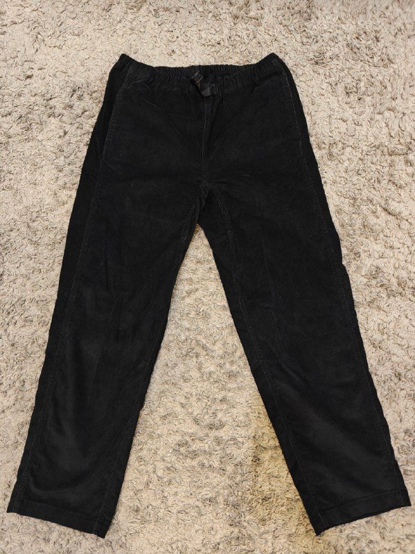 Синие джинсы uniq, черные вельветовые джинсы Levi's, леопардовые джинсы Pull&Bear, вельветовые джинсы Levi's, обувь Nike SB GT, Nike INITIATOR, Adidas YEEZY 450, Crocs Crush Clog 2