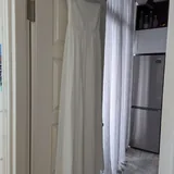 Футболки, джинсовые шорты, покрывало, свадебное платье 6