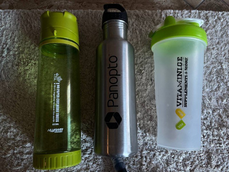 аксессуары для путешествий и спорта: бутылки, очки, подушка, значки, нарукавник 2