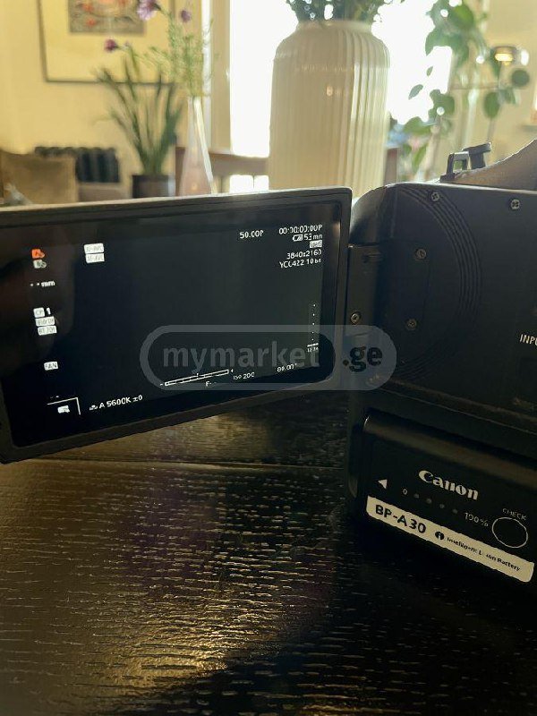 Canon C70 камера с аккумуляторами 3