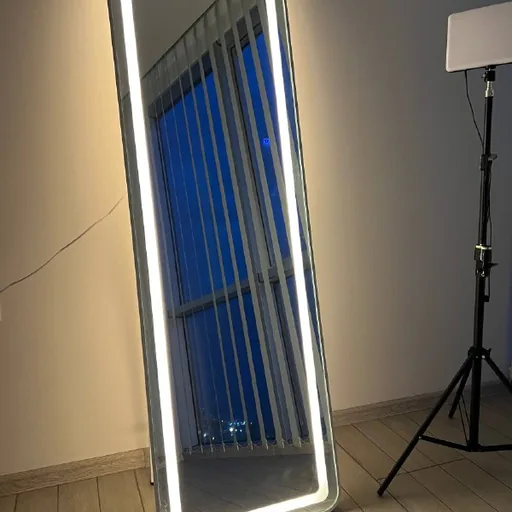 Напольное зеркало с подсветкой