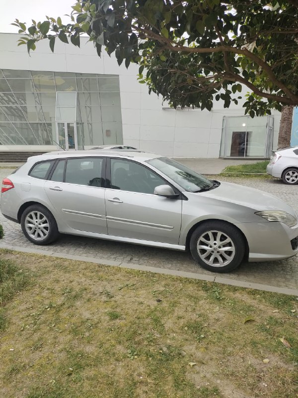 Renault Laguna 2.0 дизель, 2008, универсал 4