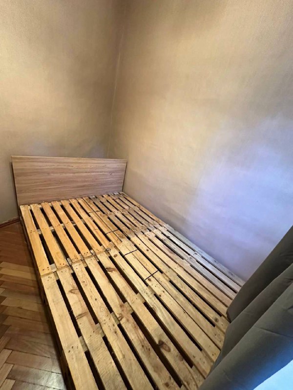 Каркас кровати из палет 240x160 2