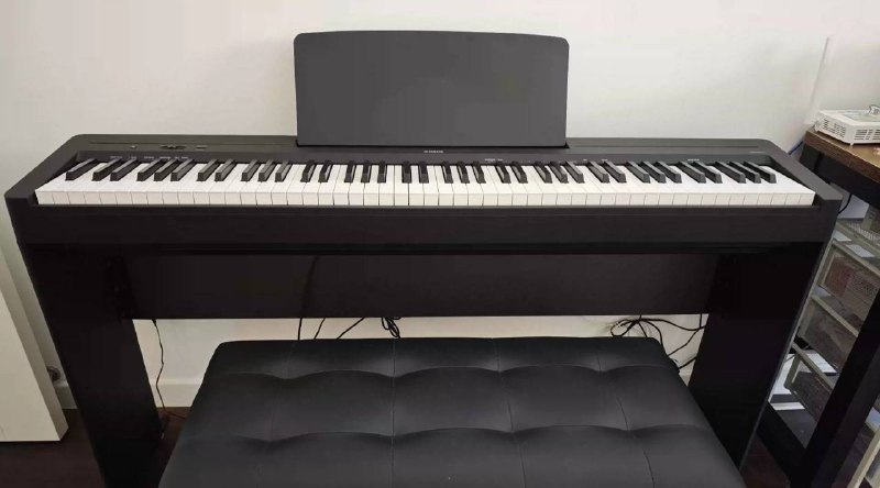 Цифровое пианино Yamaha P-143 со стойкой