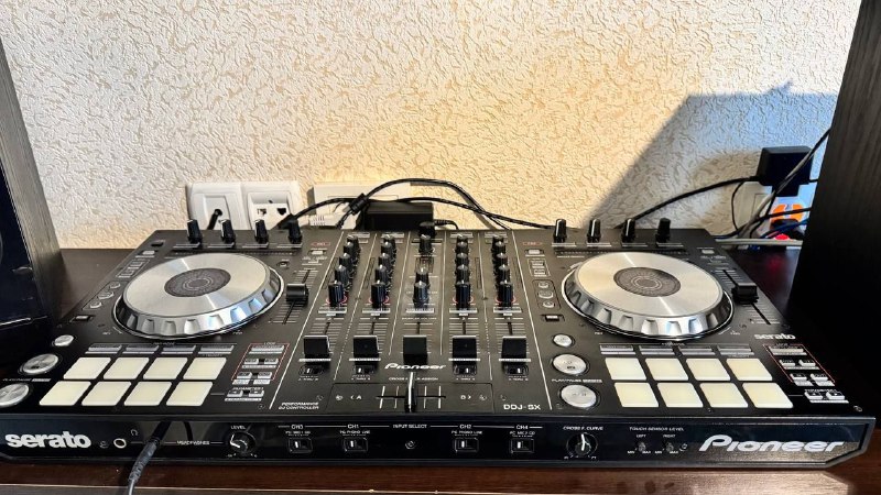 Pioneer DDJ SX диджейский контроллер 2