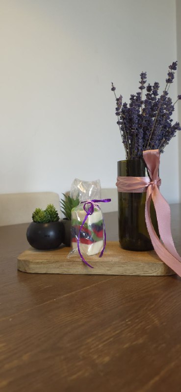 Набор декоративной косметики: мыло, тоник, спрей для волос 2