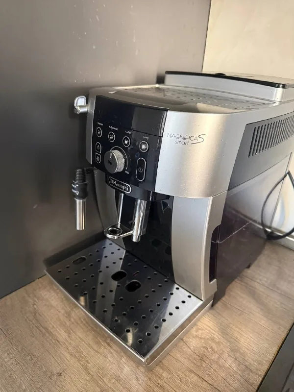 Кофе машина DeLonghi Magnifica S