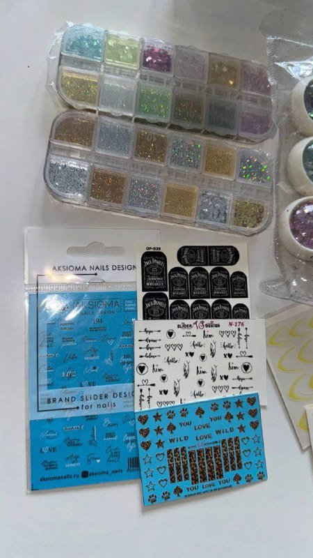 Набор гель-лаков, наклеек, слайдеров, глиттера, штамп и диск для стемпинга 6