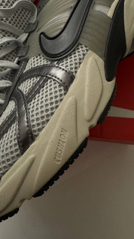 Кроссовки Nike V2K Platinum/mtlc cool grey Eur 44,5 UK 9,5 3