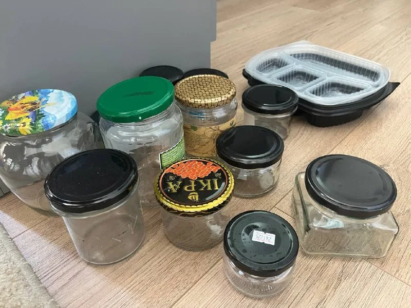 Банки и баночки с винтовыми крышками
