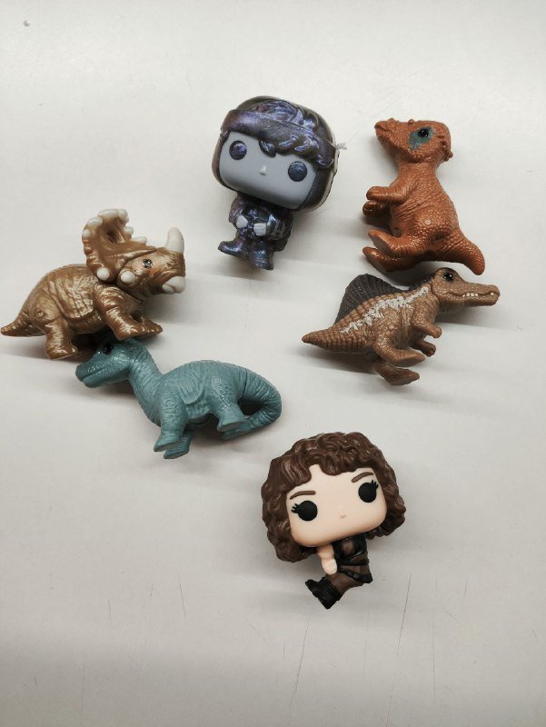 Фигурки киндер динозавры и stranger things