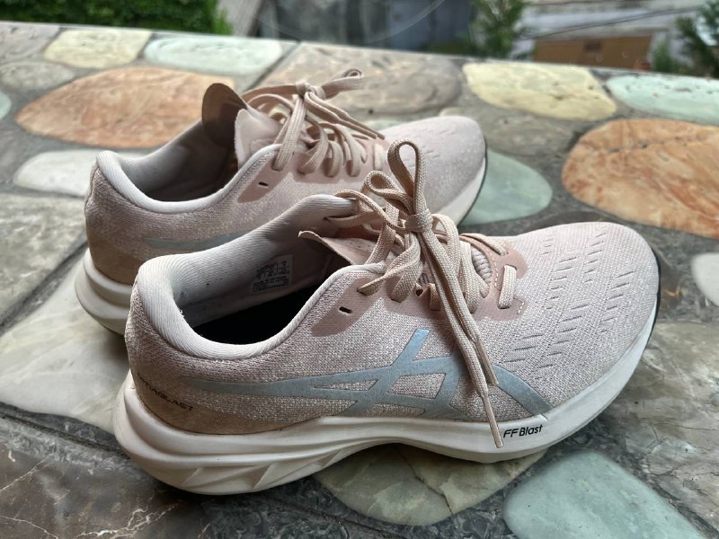 Беговые кроссовки Asics Dynablast EU37 1