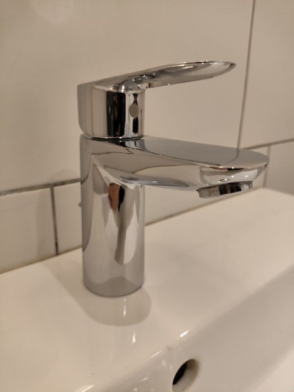 Накладная раковина с краном 2