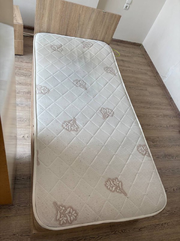 Кровать односпальная с матрасом 90x200