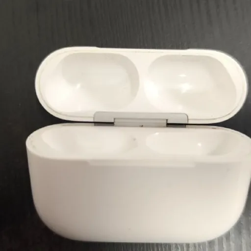 Оригинальный кейс для зарядки AirPods Pro 3