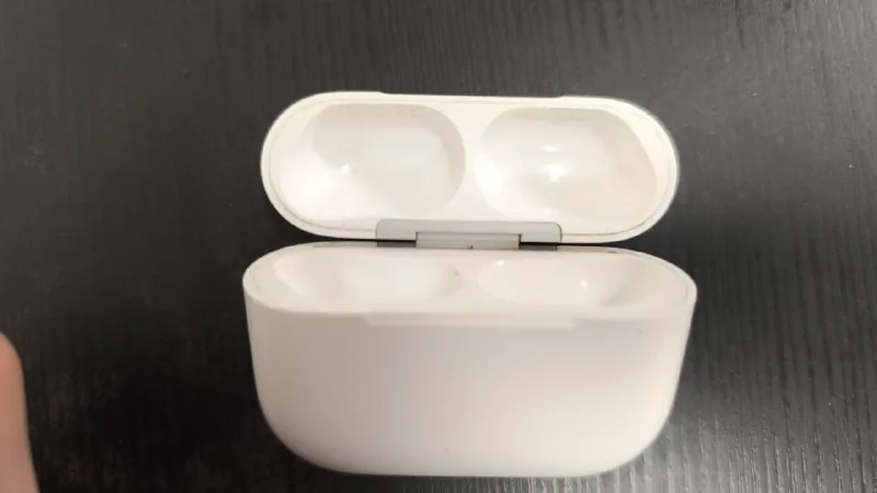 Оригинальный кейс для зарядки AirPods Pro 3