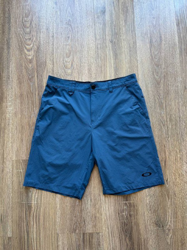 Шорты Champion, Ветровка Lacoste, Шорты Berghaus, Жилетка The Stronghold, Шорты Calvin Klein, Шорты Oakley, Футболка Karl Kani, Шорты Mammut, Лонгслив The North Face 6