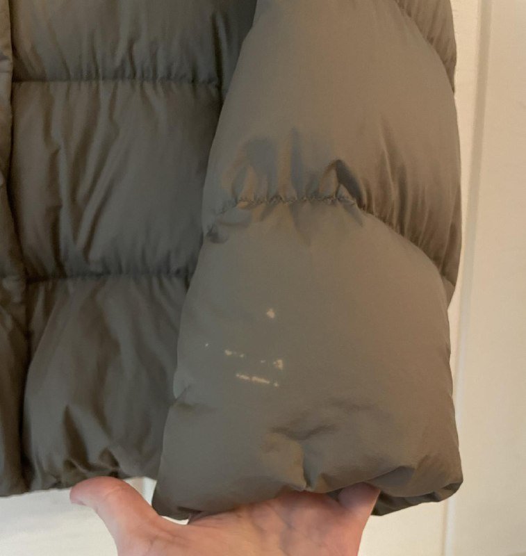 Женский пуховик Uniqlo оливкового цвета 3