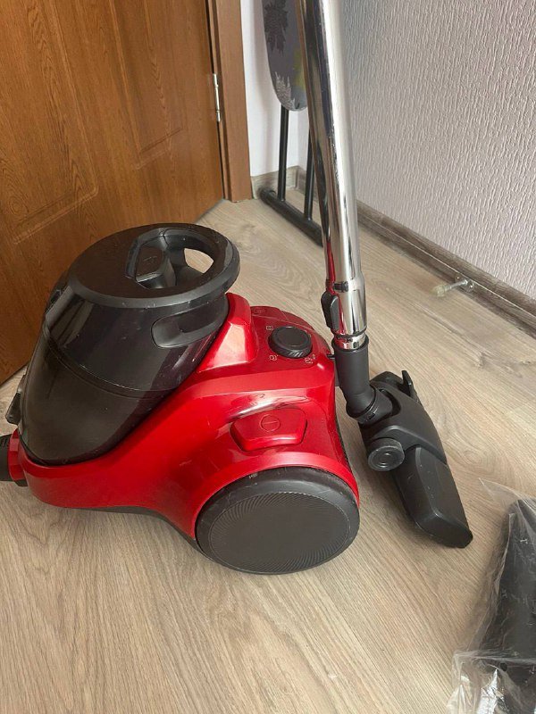 Пылесос Electrolux безмешковый циклонный красный 2