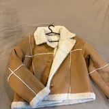 Дубленка, косметичка, кроссовки, кеды, фитнес топ 3